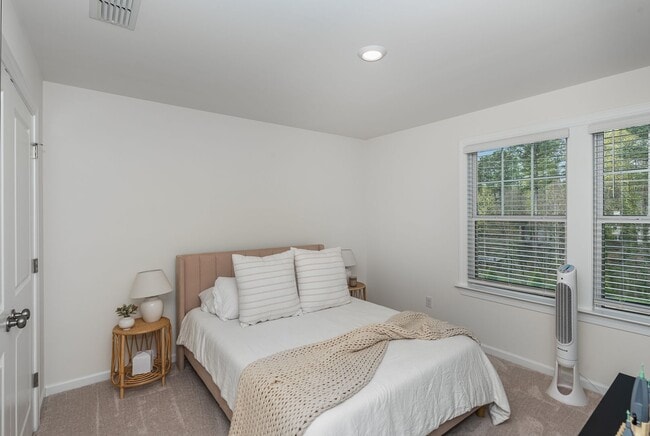 Building Photo - Breathtaking, Spacious Townhome in Parc at...