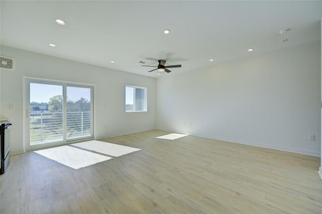 Building Photo - 100 Mockingbird Ln W