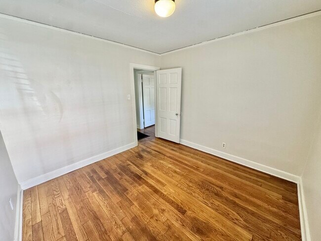 Building Photo - 163 S Fenwick Rd