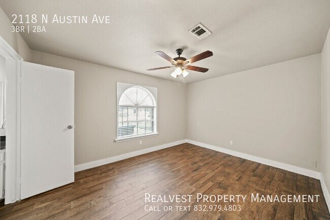 Building Photo - 2118 N Austin Ave