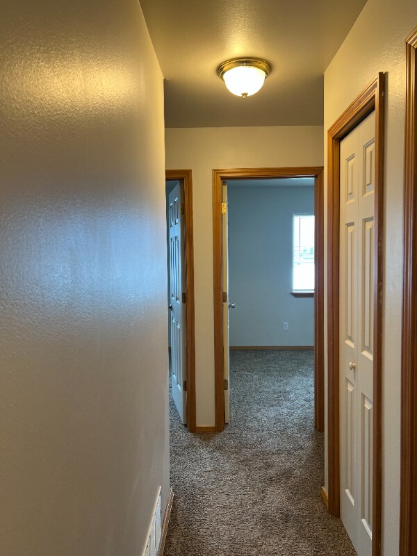 Building Photo - 1983 Greatview Dr