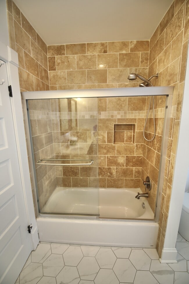 Building Photo - 310 E Beck St