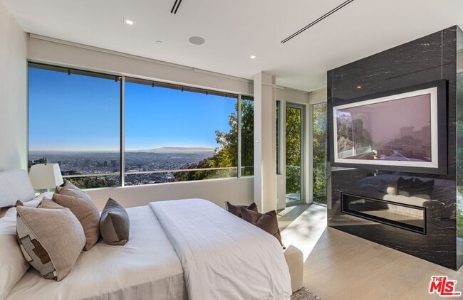 Building Photo - 1895 Rising Glen Rd