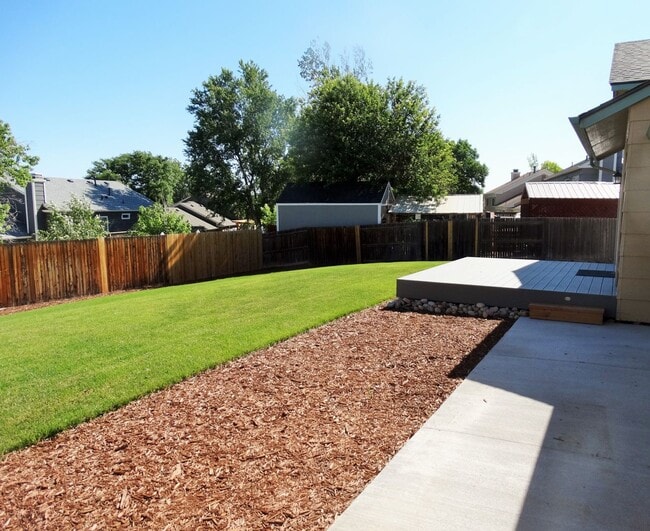 Building Photo - Tri-Level 3 Bedroom 2 Bath Large Backyard ...