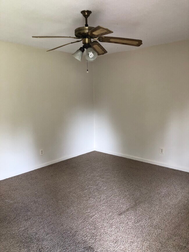 Building Photo - 5206 Sardou Rd