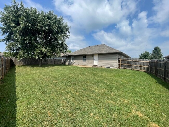 Building Photo - 3 Bedroom in Republic School District!