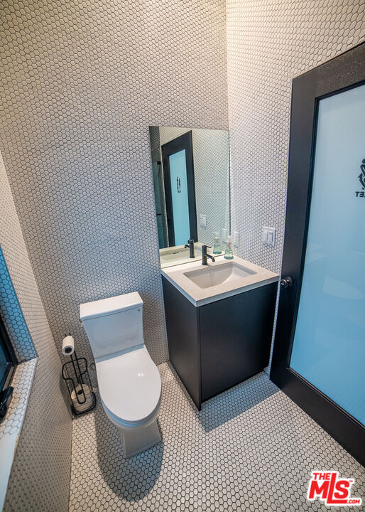 Building Photo - 205 Venice Way