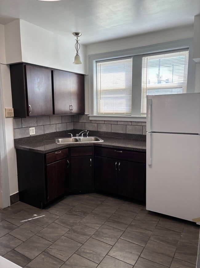 Building Photo - 1206 N Laramie Ave