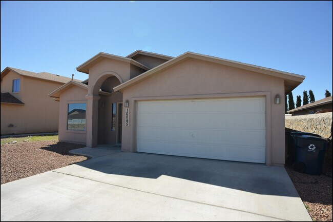 Building Photo - 10045 Paloma Dr