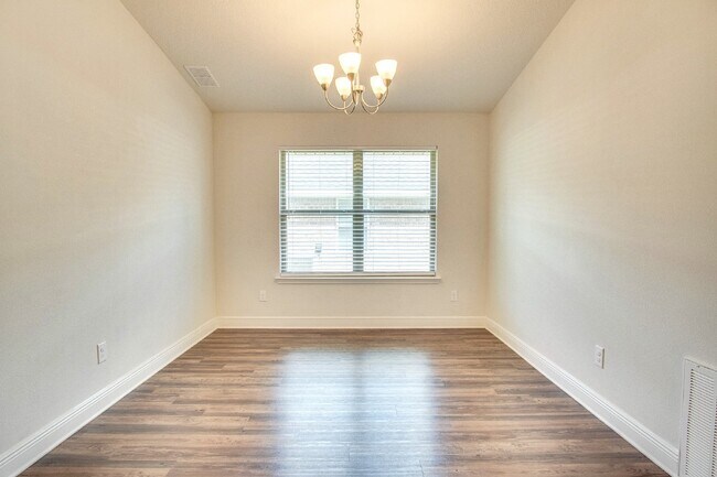 Building Photo - Spacious 4BR/2BA Brick Home with 2-Car Garage, Granite Kitchen, Vaulted Ceilings & Fully Fenced B...