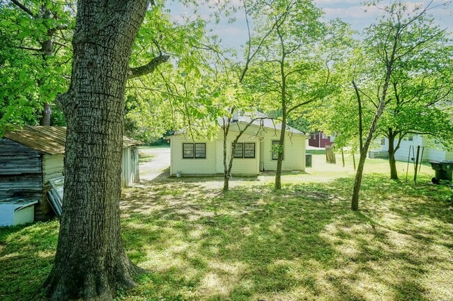 Building Photo - Beautifully Remodeled Three Bedroom Home!