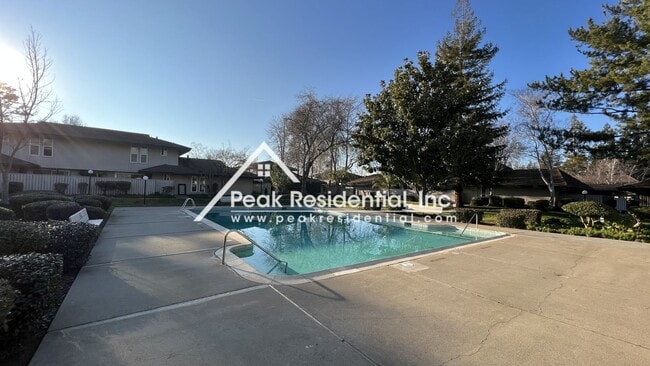 Building Photo - Very Nice Greenhaven 2bd/1ba Condo in Gated Community - Must See