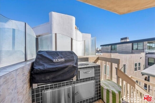 Building Photo - 712 Highland Ave