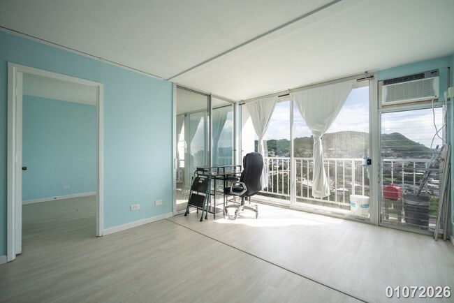 Building Photo - $2400 /1 Bed/ 1 Bath/ 1 Parking IN NUUANU