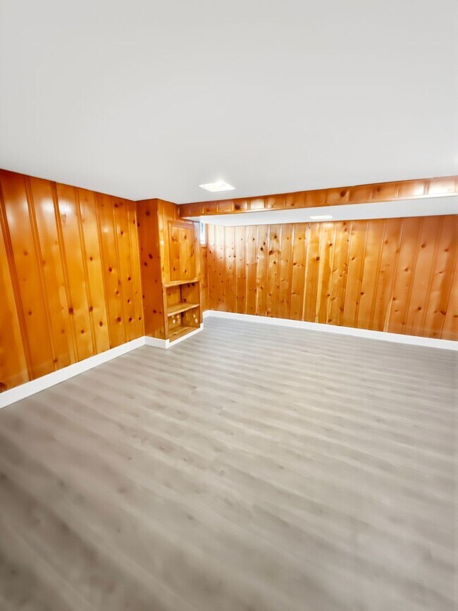 Building Photo - Spacious Dundalk Home with Finished Basement & Fireplace