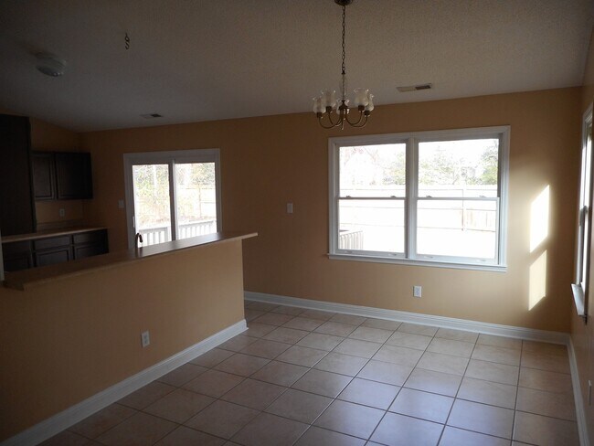 Building Photo - 3 BR 2 BA in Midway Park