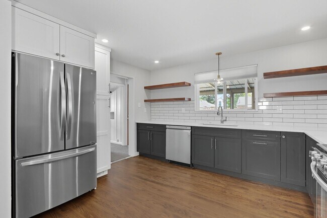 Building Photo - 3 bed 1 bath Ranch in Lowry in Denver