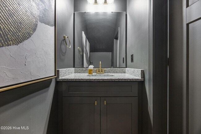 Building Photo - 521 N Hale St