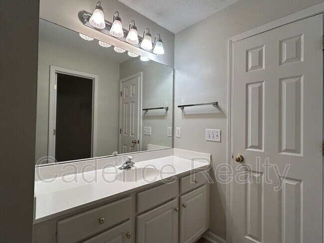 Building Photo - 4619 McClelland Dr