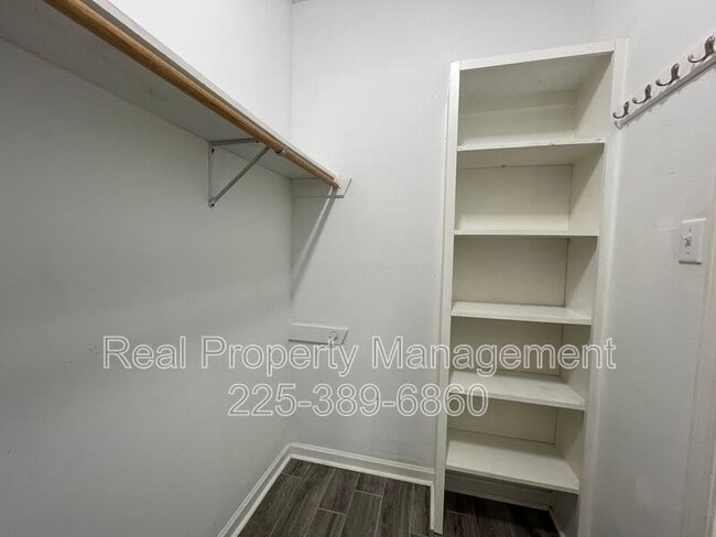 Building Photo - 25889 Regency Ave