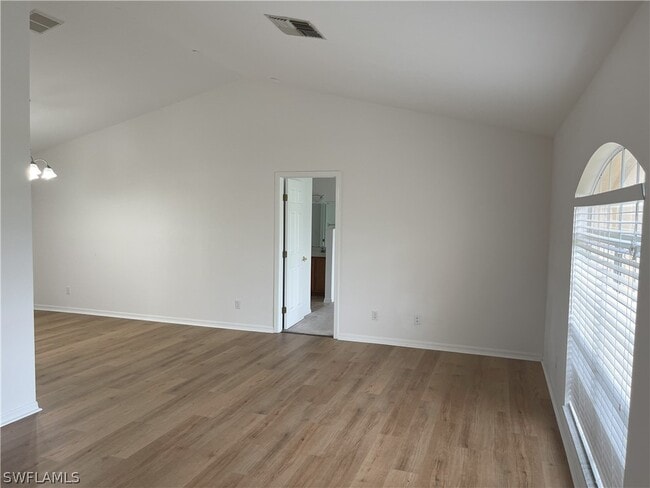 Building Photo - 9758 Country Oaks Dr