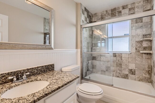 Building Photo - 212 Willow Bend Dr