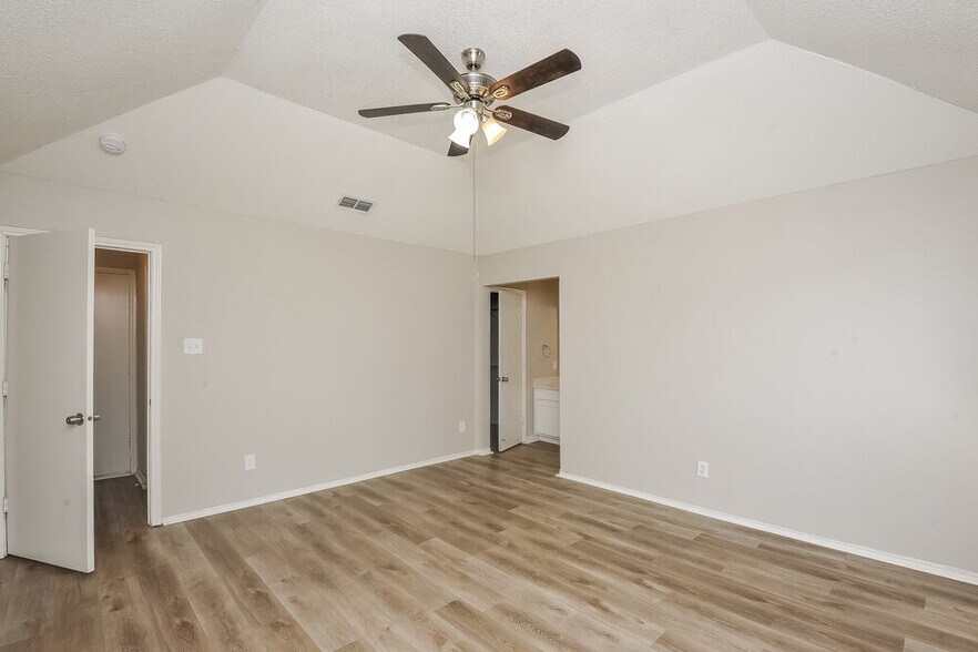 Building Photo - 6221 Valley Forge Ct