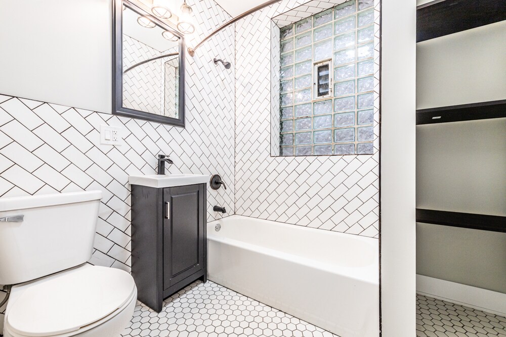 Building Photo - 1435 N Washtenaw Ave