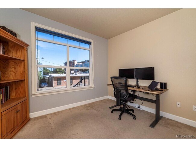 Building Photo - Beautiful 2 bedroom Condo in Uptown Area