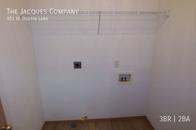 Building Photo - 901 W Dustin Ln