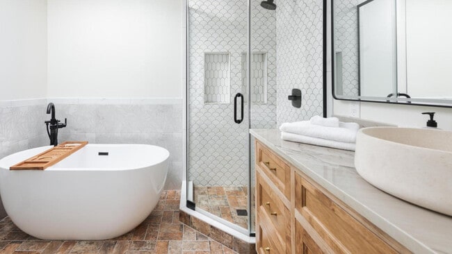 Building Photo - 2237 E Hillery Dr