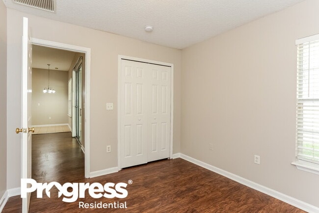Building Photo - 667 Bonaparte Dr