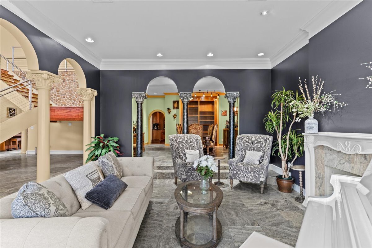 Building Photo - 200 Asphodel Dr