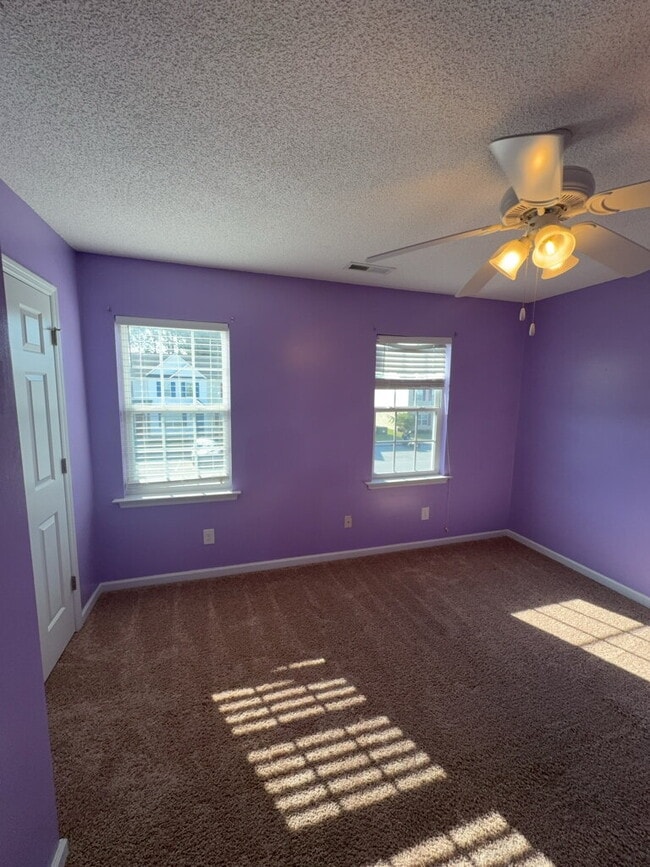 Building Photo - 2005 Banister Loop