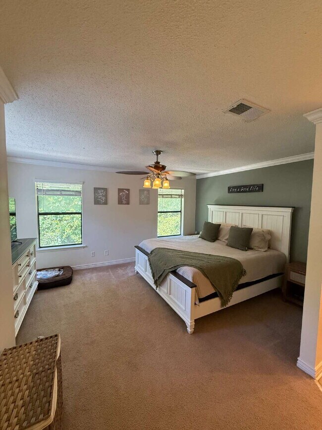Building Photo - "Charming 3-Bedroom Townhouse Retreat in Beaufort - Spacious 1742 sq ft on Battery Lane!"