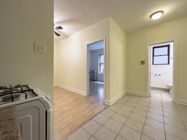 Building Photo - 4856 N Damen Ave