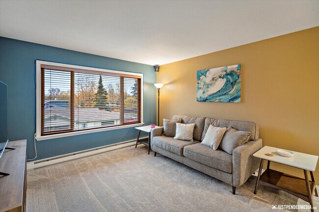 Building Photo - Executive Style Condominium