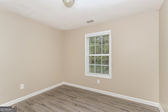 Building Photo - 2045 Ivy Ln