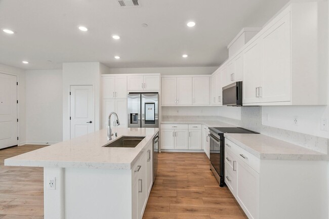 Building Photo - Gorgeous New Townhome in Chula Vista!