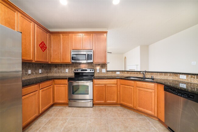 Building Photo - 16907 Great Oaks Glen Dr