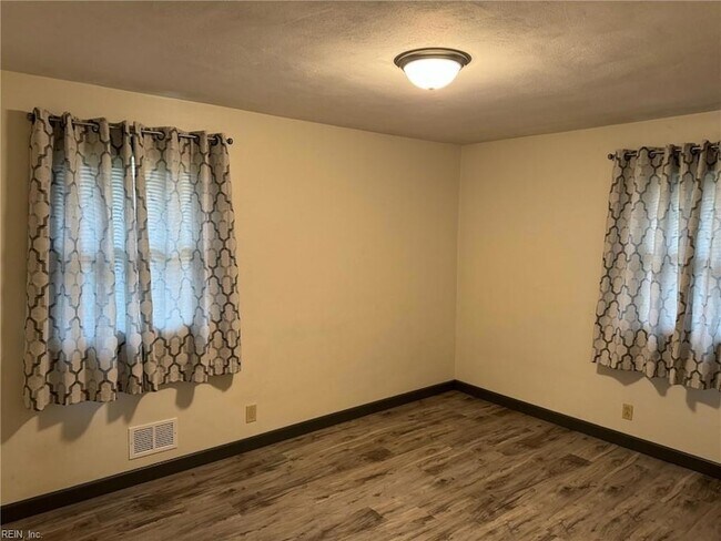 Building Photo - 6328 Shelby Ln