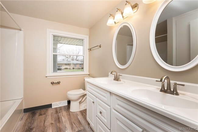 Building Photo - 146 Jeanmoor Rd