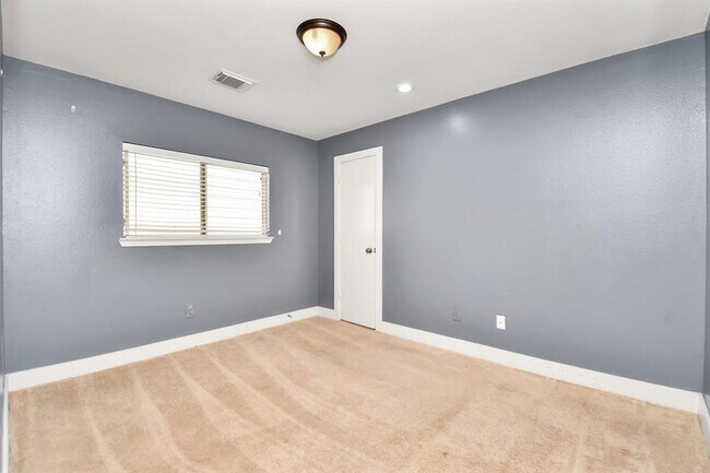Building Photo - 5806 Sonoma Ridge