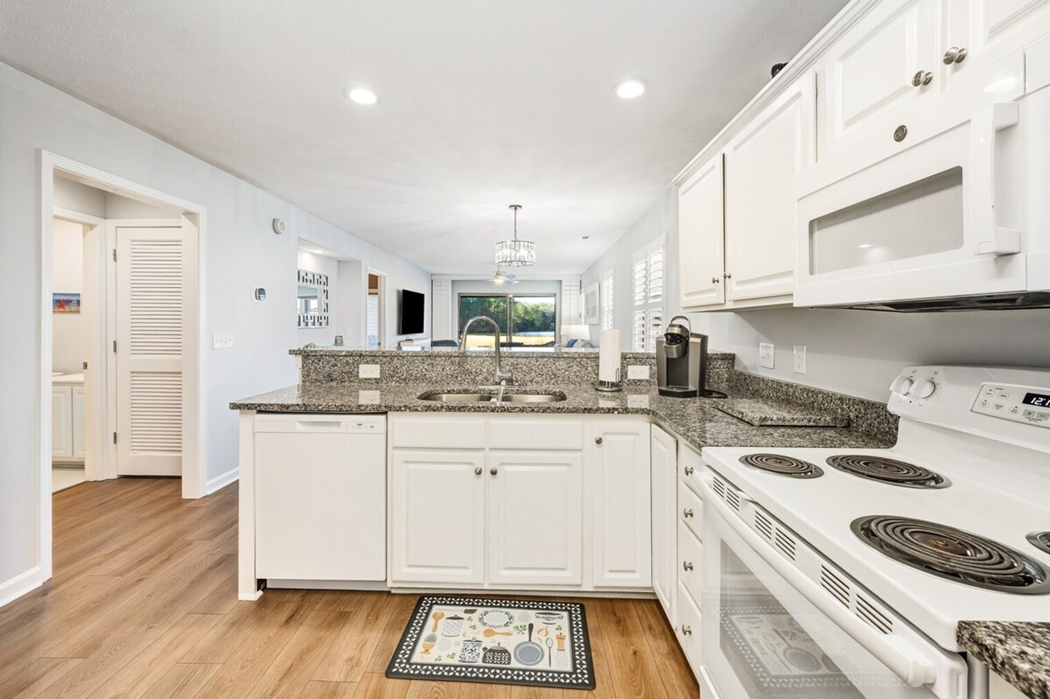 Building Photo - 568 Pinehurst Ln