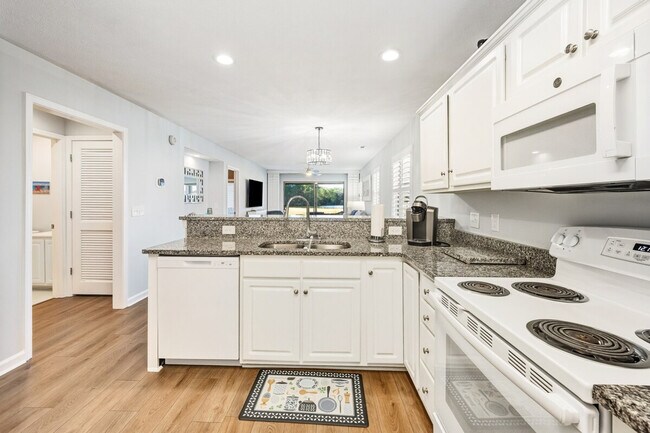 Building Photo - 568 Pinehurst Ln