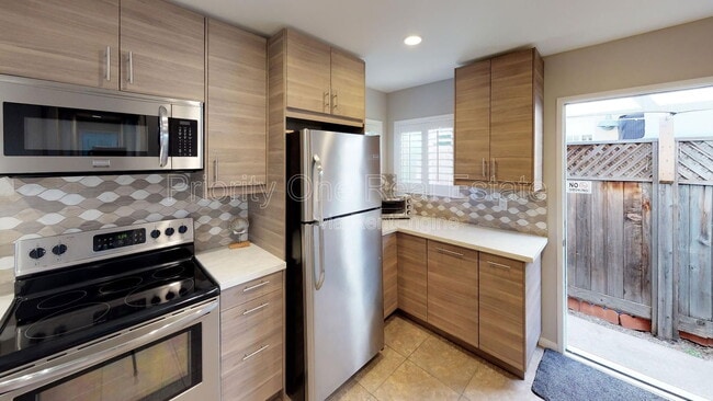 Building Photo - 4102 Ingraham St