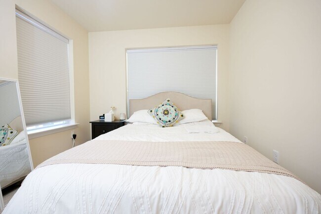 Building Photo - 119 High Pointe Dr