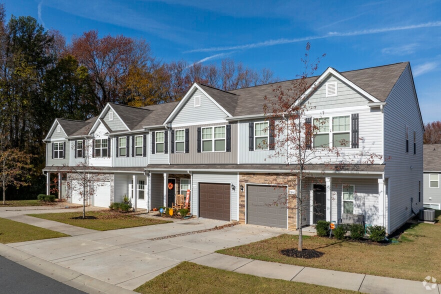 Newton Creek Townhomes - The Grove Residences