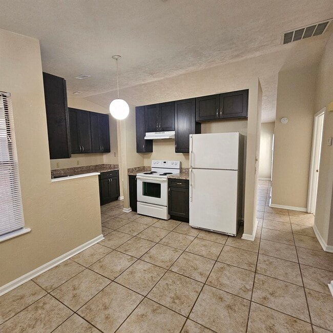 Building Photo - 261 Starmount Dr