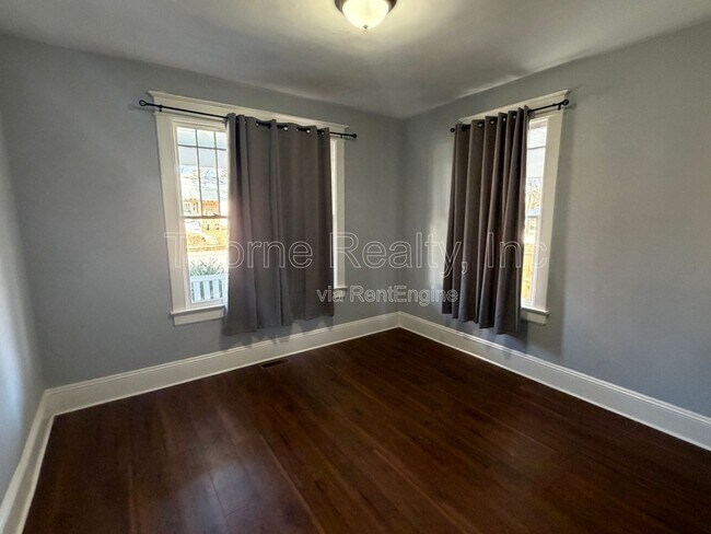 Building Photo - 835 Sunset Ave